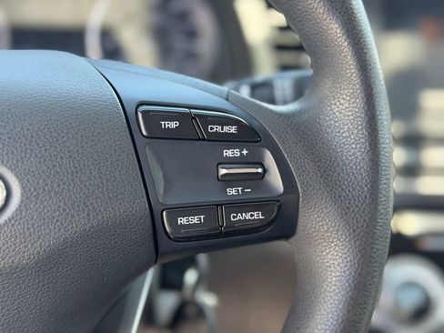 Used 2019 Hyundai Elantra SE FWD image 17