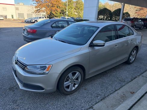 Used 2013 Volkswagen Jetta TDI image 1