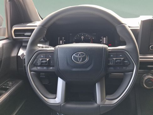 Used 2026 Toyota 4Runner SR5 AWD/4WD image 17