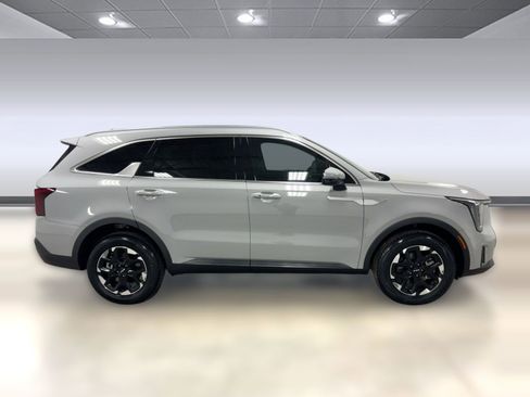 Used 2025 Kia Sorento S w/ Panoramic Sunroof Package image 8
