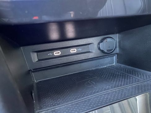 Used 2023 Volkswagen Tiguan SE w/ Panoramic Sunroof Package image 33