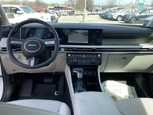 Used 2025 Hyundai Tucson SE image 28