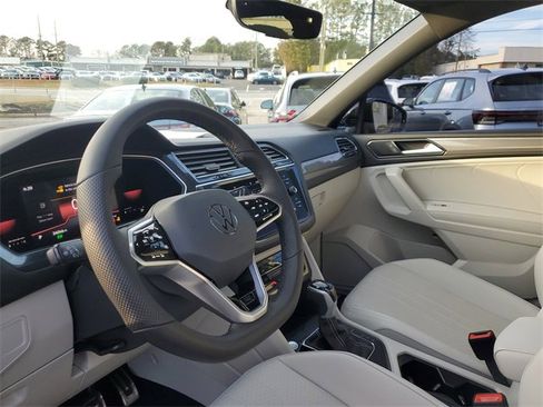 Certified 2022 Volkswagen Tiguan SE R-Line image 18