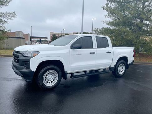 Used 2025 Chevrolet Colorado W/T w/ Advanced Trailering Package image 2