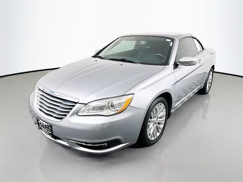 Used 2013 Chrysler 200 Limited image 3
