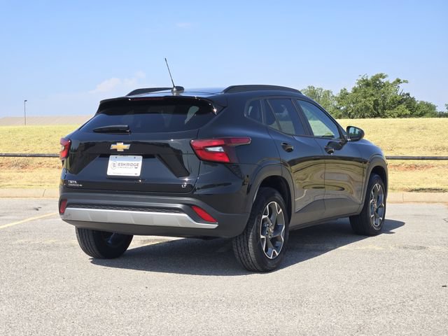 Used 2025 Chevrolet Trax LT FWD image 7