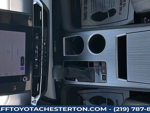 Used 2025 Toyota Sienna LE FWD image 19