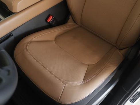 Used 2025 Land Rover Defender 110 V8 image 23