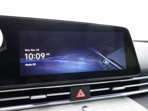 New 2025 Hyundai Elantra Limited image 34