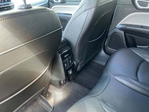 Used 2025 Jeep Compass Limited image 24