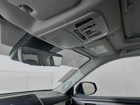 Used 2024 Toyota Highlander Limited FWD image 18