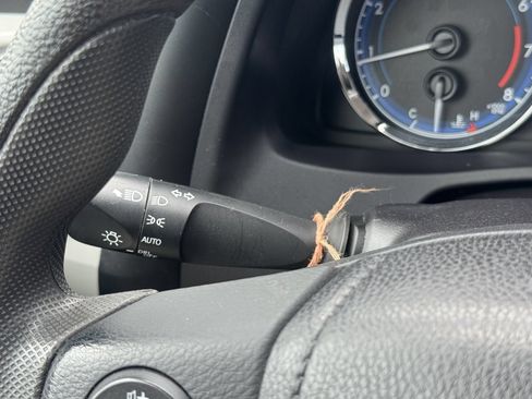 Used 2019 Toyota Corolla LE w/ Carpet Mat Package (TMS) FWD image 42