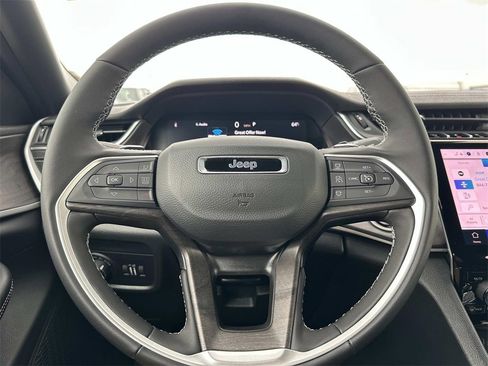 New 2025 Jeep Grand Cherokee Limited image 14