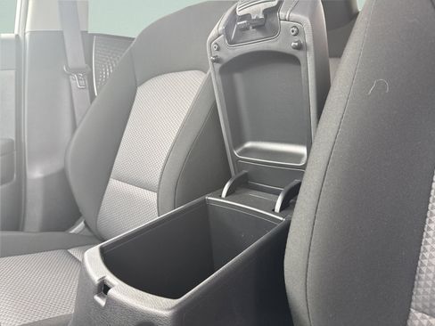 Used 2025 Kia Soul LX FWD image 17