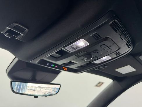 Used 2022 Cadillac Escalade Premium Luxury image 36