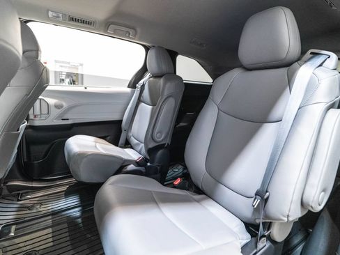 Certified 2025 Toyota Sienna XLE w/ XLE Plus Package FWD image 33