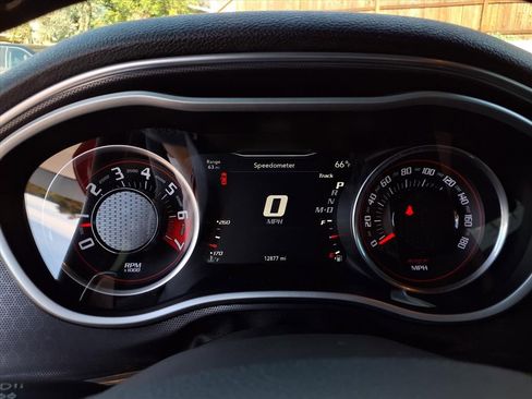 Used 2016 Dodge Challenger SRT image 45