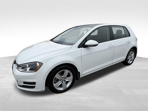 Used 2017 Volkswagen Golf 4-Door FWD image 3
