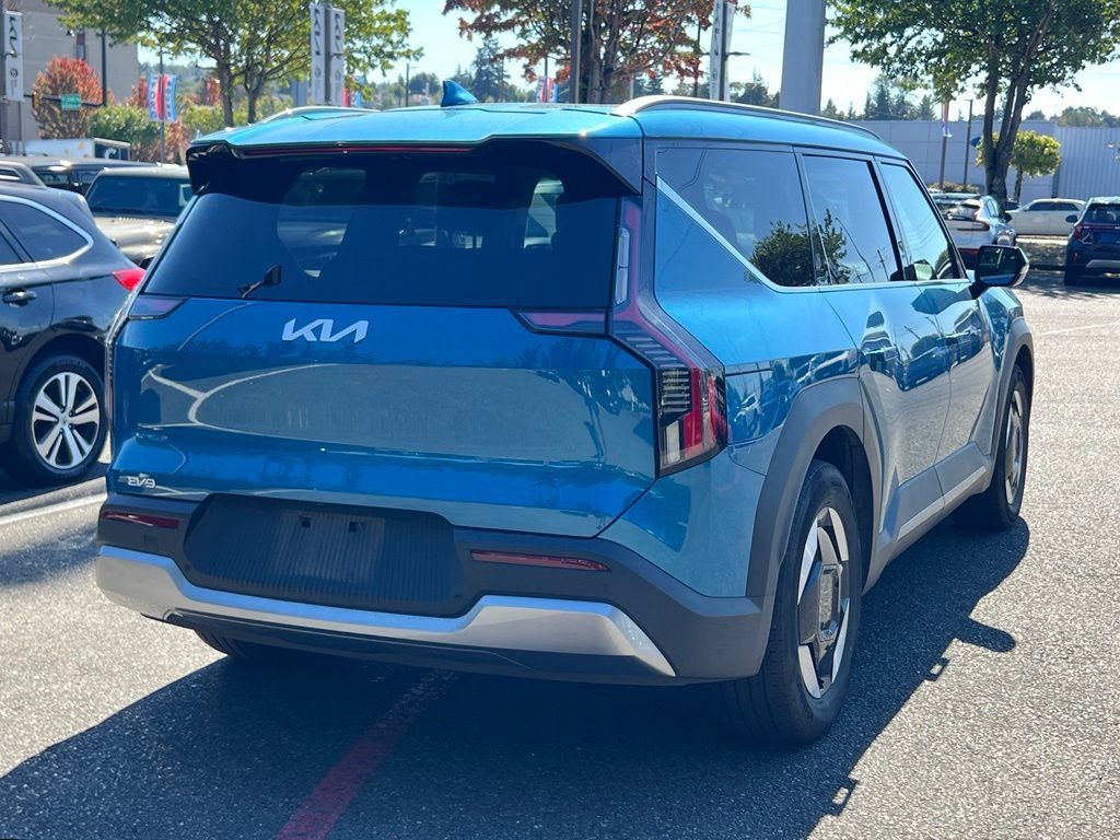 Certified 2024 Kia EV9 Wind AWD/4WD image 9