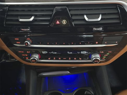 Certified 2023 BMW 530i w/ Convenience Package image 20