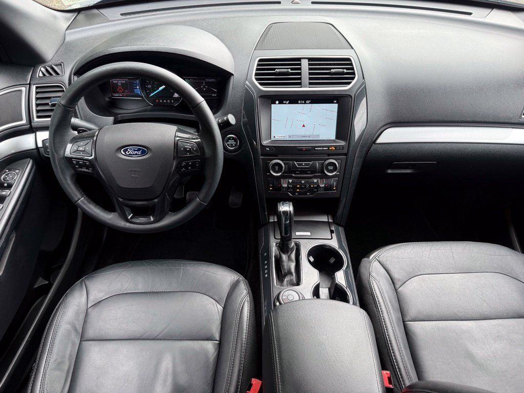 Used 2017 Ford Explorer XLT w/ Equipment Group 202A AWD/4WD image 19