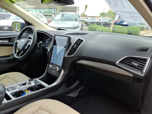 Used 2024 Ford Edge SEL w/ Convenience Package image 11