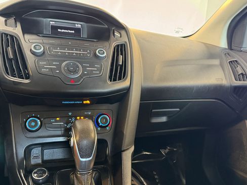 Used 2017 Ford Focus SE FWD image 17
