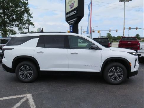 New 2026 Chevrolet Traverse LT w/ Enhanced Driving Package image 2