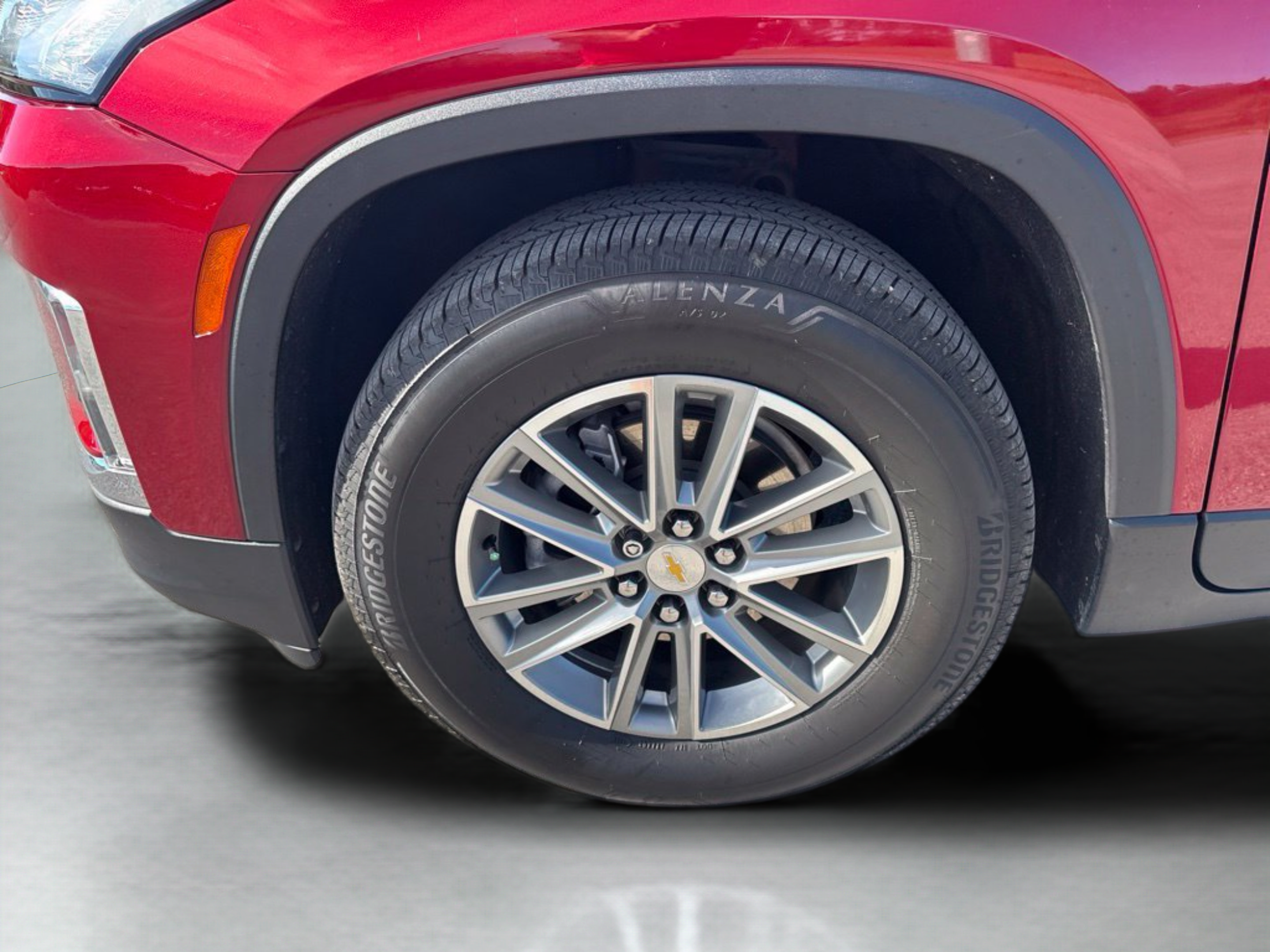 Used 2023 Chevrolet Traverse LT FWD image 29