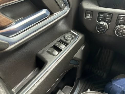 Used 2024 Chevrolet Silverado 1500 LT Trail Boss w/ LT Trail Boss Premium Package AWD/4WD image 13