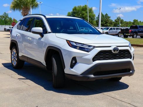 Used 2025 Toyota RAV4 XLE Premium AWD/4WD image 25