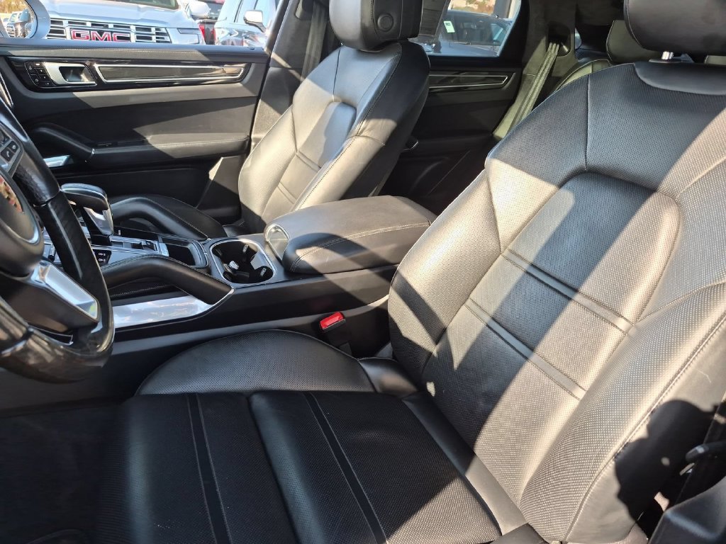 Used 2020 Porsche Cayenne Turbo S AWD/4WD image 12