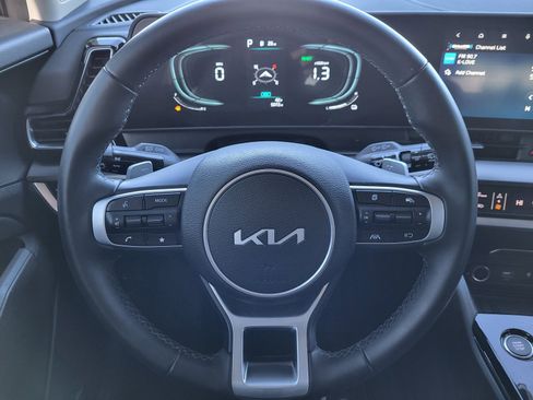 Used 2025 Kia Sportage EX image 9