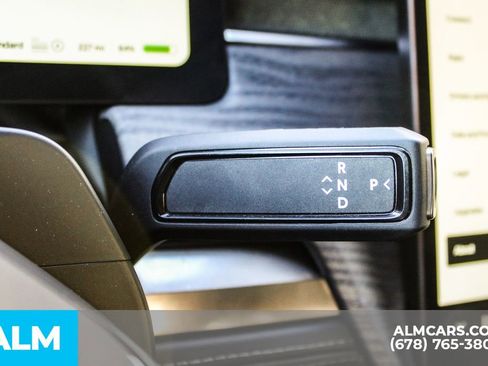 Used 2025 Rivian R1S Adventure image 34