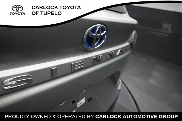 Used 2023 Toyota Sienna Platinum FWD image 13