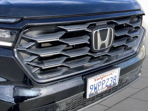 Used 2025 Honda Pilot Sport image 29