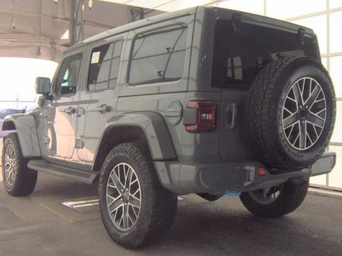 Used 2023 Jeep Wrangler Unlimited Sahara image 9