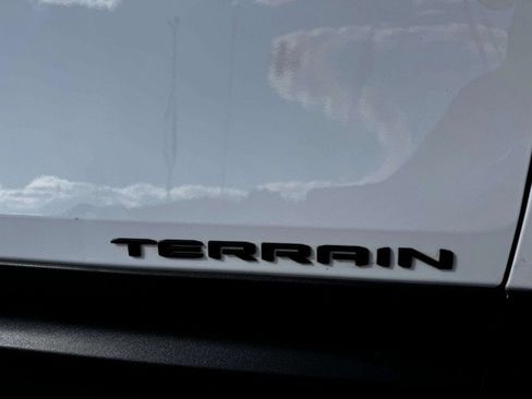 Used 2023 GMC Terrain SLE w/ Driver Convenience Package image 11