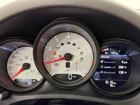 Certified 2021 Porsche Macan Turbo AWD/4WD image 55
