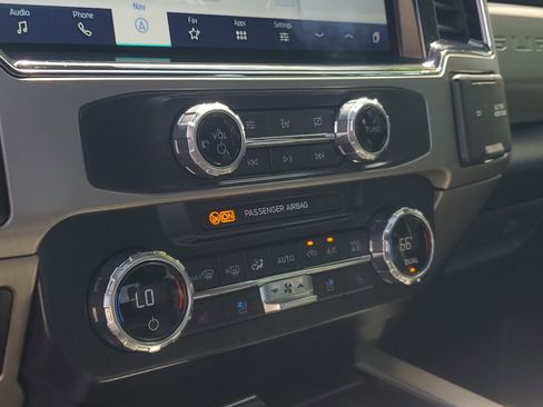Used 2022 Ford F250 Lariat w/ Lariat Ultimate Package AWD/4WD image 10