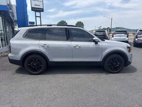 Used 2025 Kia Telluride AWD image 2