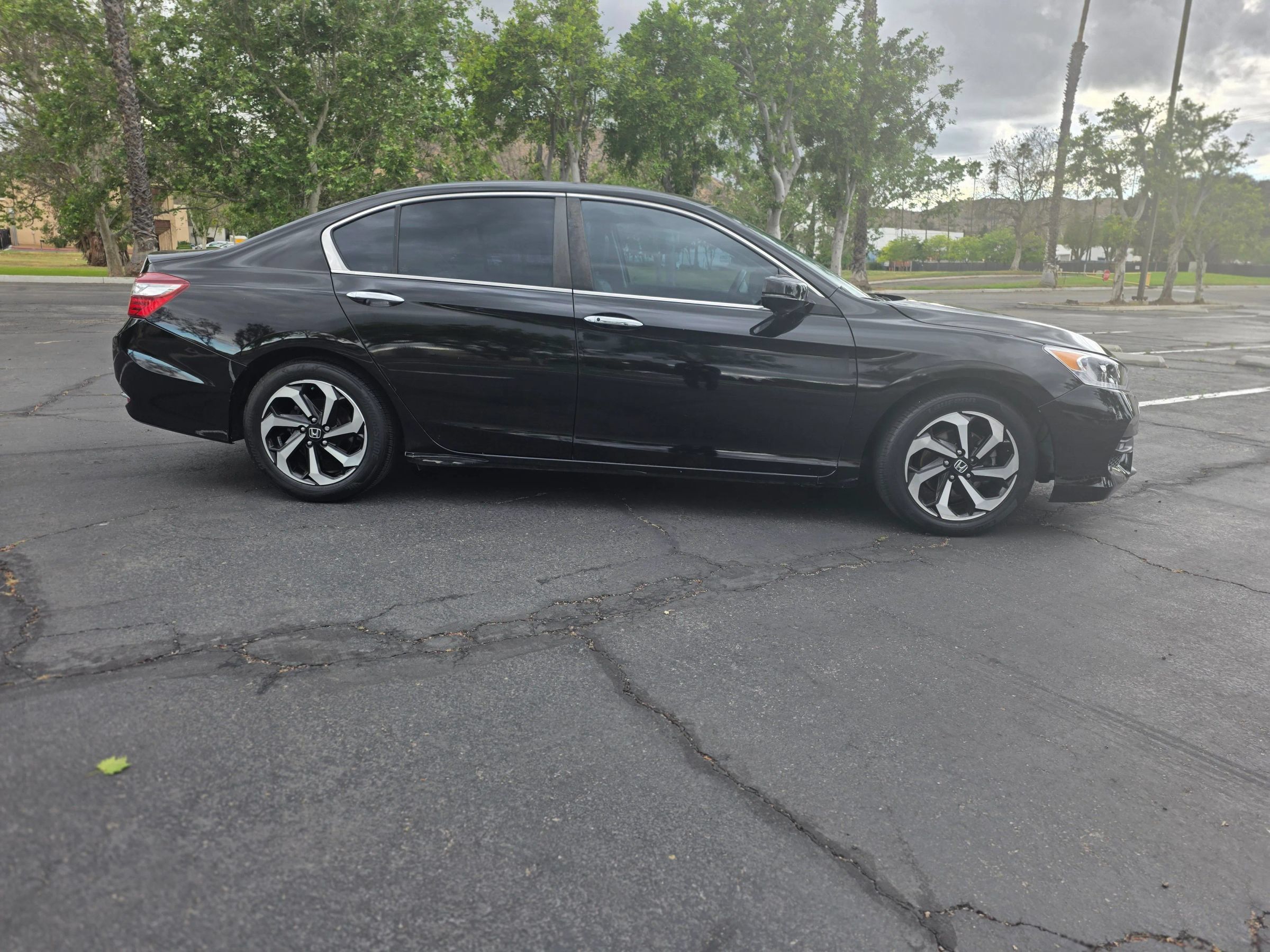 Used 2017 Honda Accord EX-L image 3