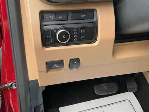 Used 2023 Ford F250 Lariat w/ Chrome Package image 19