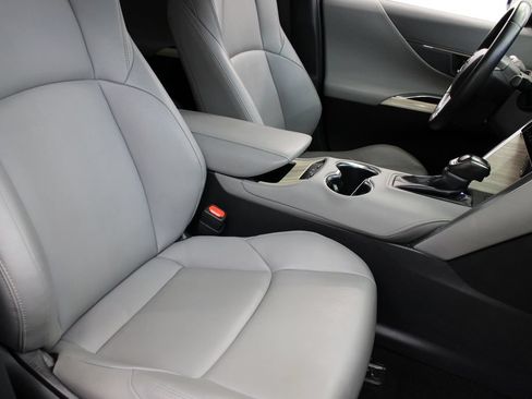Used 2024 Toyota Venza XLE AWD/4WD image 24