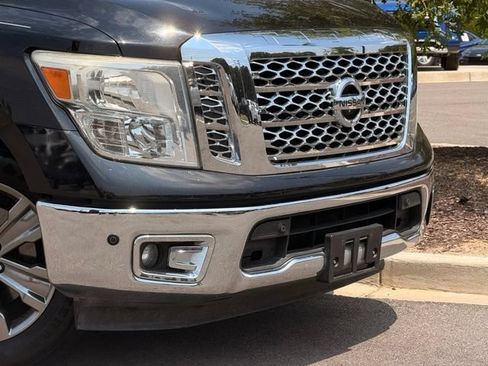 Used 2017 Nissan Titan SV RWD image 3
