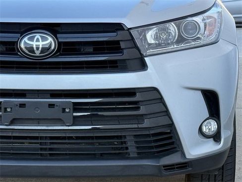 Used 2017 Toyota Highlander SE image 8