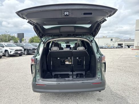 Certified 2025 Toyota Sienna LE FWD image 20