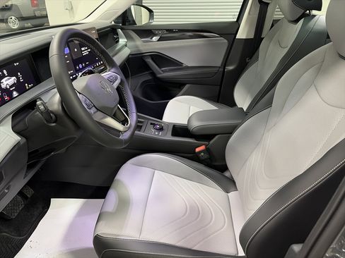 New 2026 Volkswagen Tiguan SE image 15