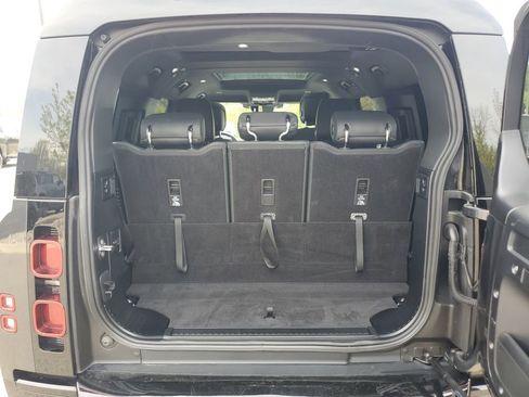Certified 2025 Land Rover Defender 130 X-Dynamic SE AWD/4WD image 33