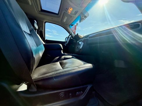 Used 2010 Chevrolet Suburban LTZ AWD/4WD image 21